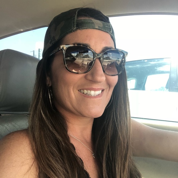 Meet your Posher, Whitney - Picture 1 of 1